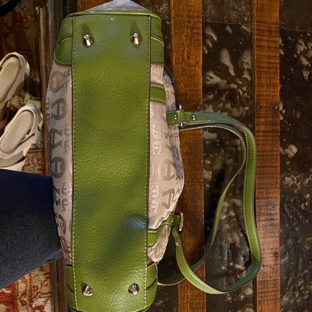 Etienne Aigner Green and Cream Shoulder Bag - Picture 3 of 5